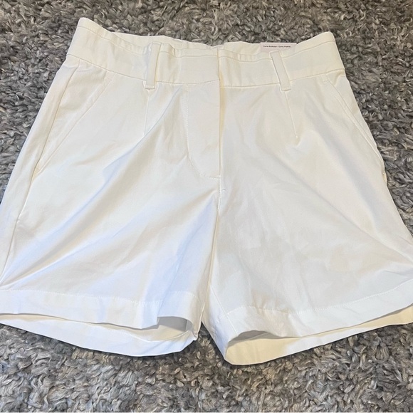 Nike Dri Fit Women's White Shorts Golf Size XS NWT 5” Inseam - Picture 1 of 3